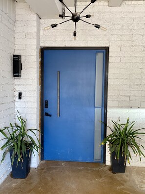 المنشأة من الخارج