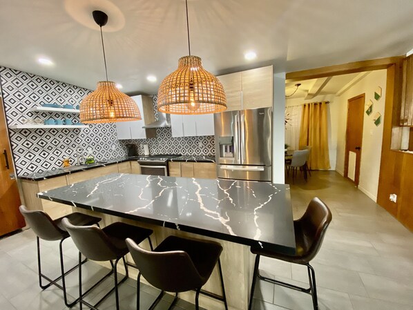 Fridge, microwave, oven, stovetop - Palm Springs Vibe - Pool Home (Yuma)