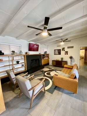 Interior - Palm Springs Vibe - Pool Home (Yuma)