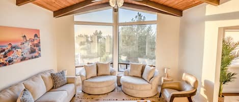 Smart TV, futbolito, libros y estéreo