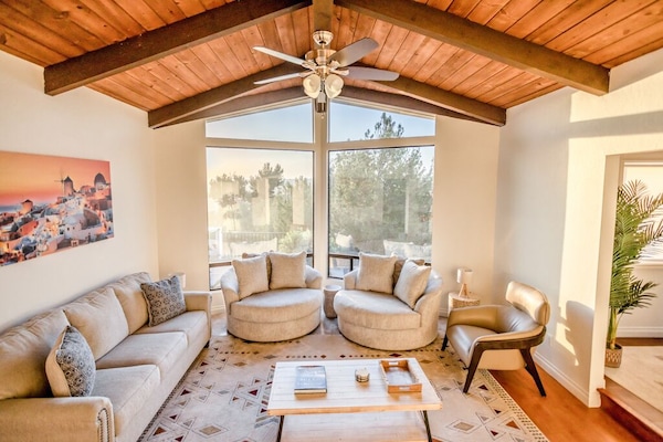 Smart-TV, fotballspill, bøker og stereoanlegg