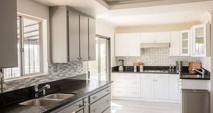 Villa Amarone - San Diego - Location, Hilltop View, Hot Tub, Pet friendly