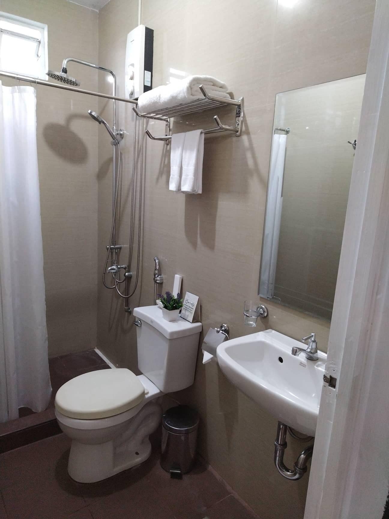 Foto - Makati Riverside Inn