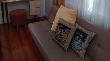 Habitación familiar | Servicio de comidas en la habitación