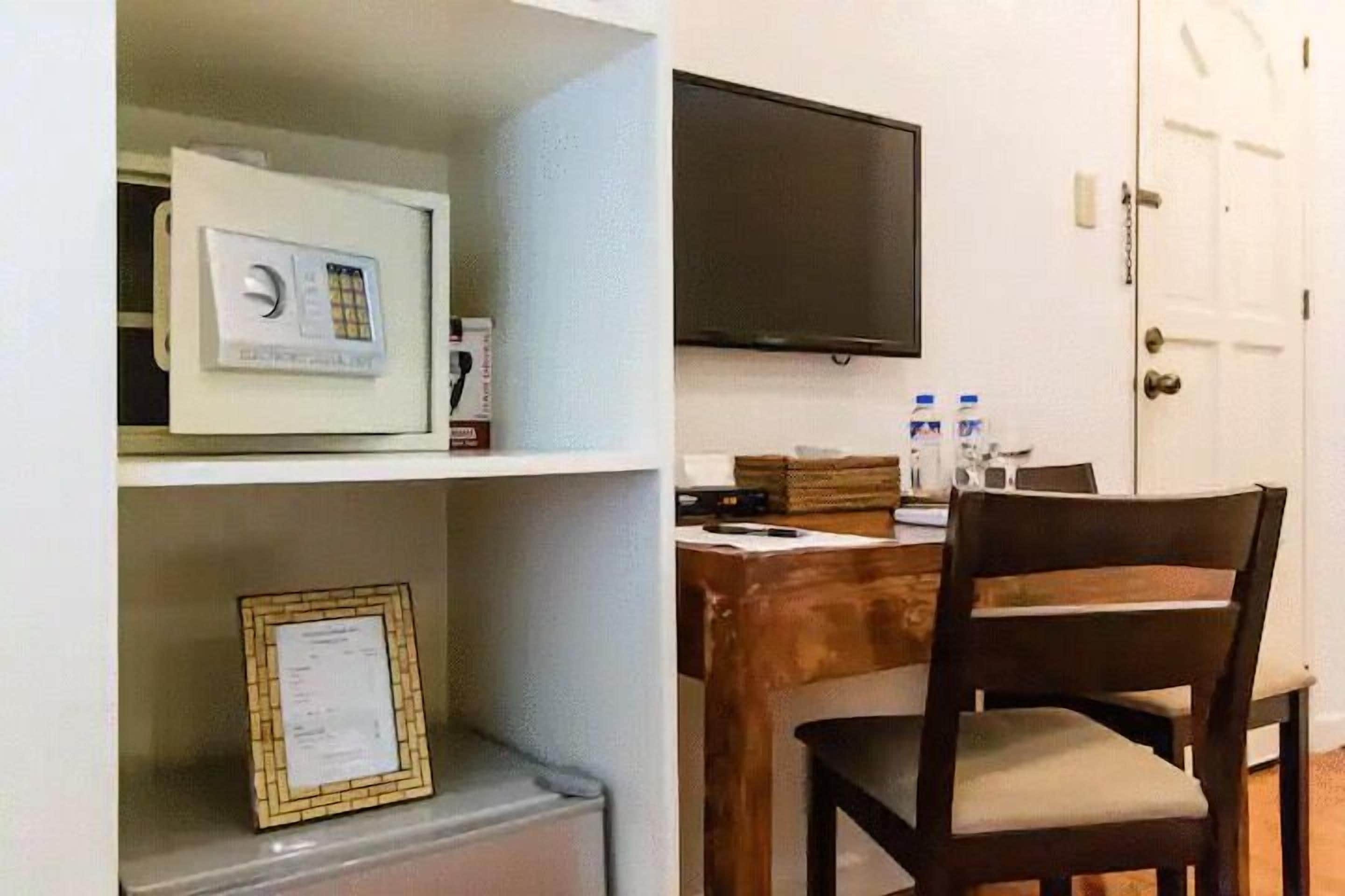 Photo - Makati Riverside Inn