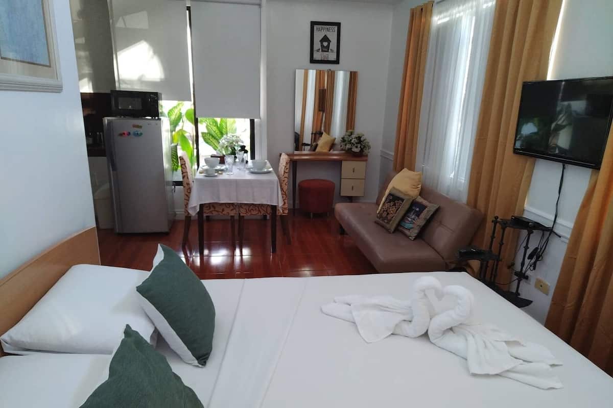 Habitación familiar | Ropa de cama de alta calidad, edredón y camas con pillow-top