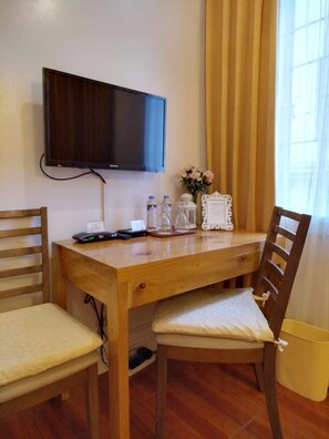 디럭스룸 | 고급 침구, 오리/거위털 이불, 필로우탑 침대, 객실 내 금고