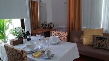 Family Room | In-room dining