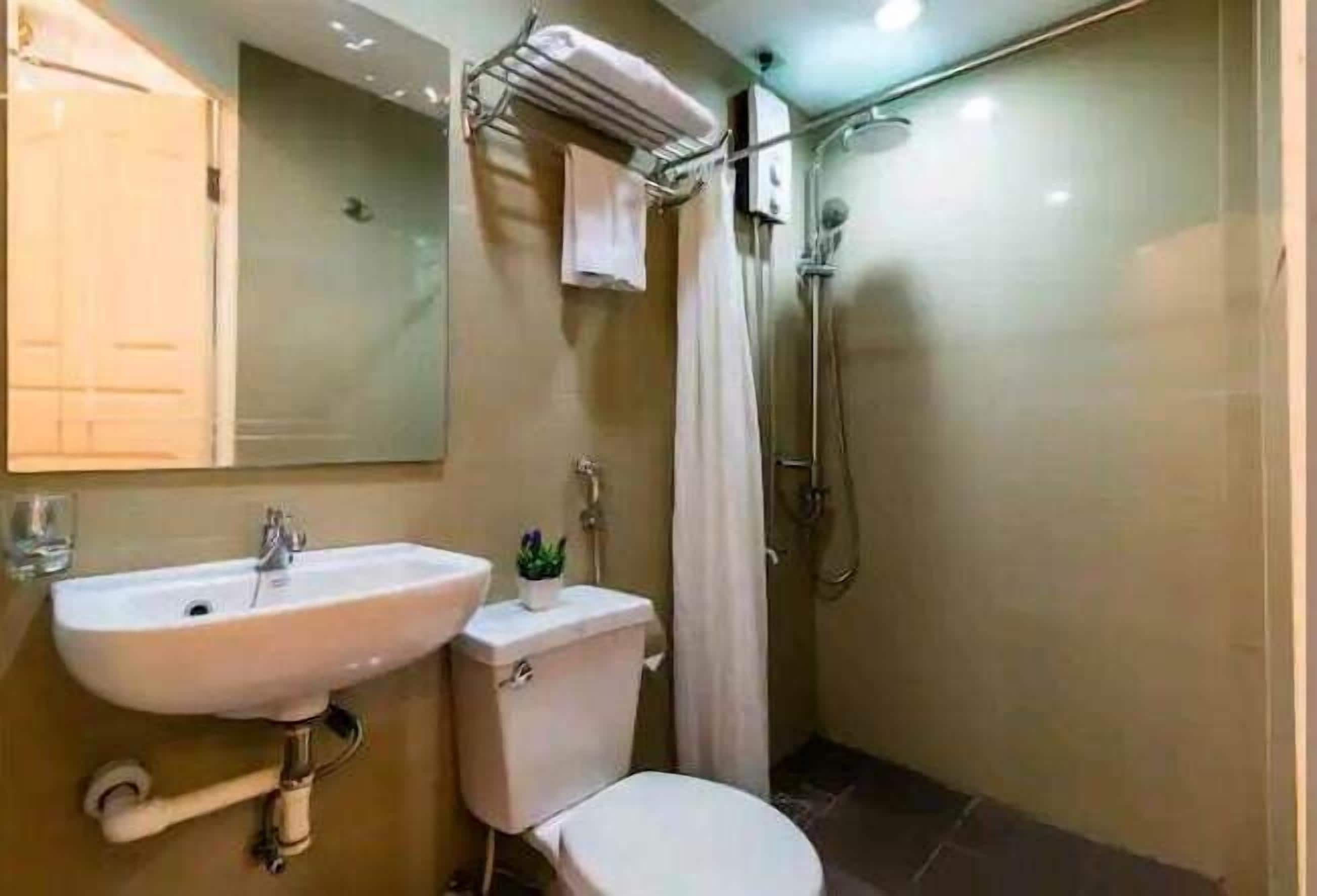 Photo - Makati Riverside Inn