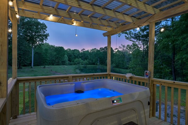 Outdoor spa tub