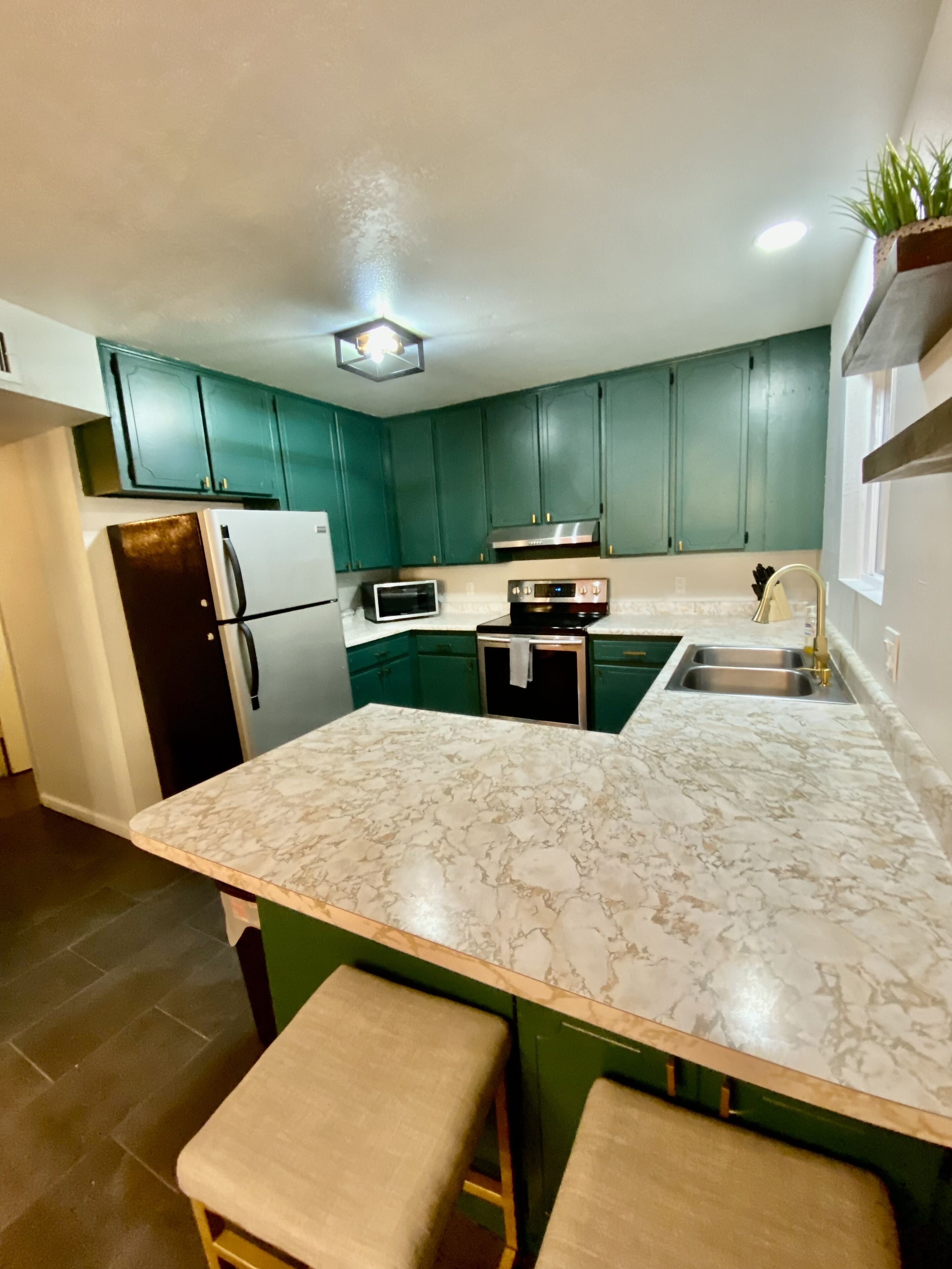 Double the Space- 5 bd/4 bath with POOL