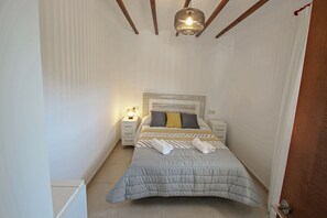 5 soverom, skrivebord, strykejern/-brett og wi-fi