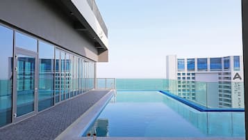 Indoor/outdoor pool