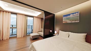 Deluxe Double | Premium bedding, free WiFi, bed sheets