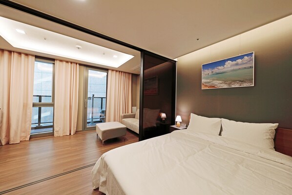 Deluxe Double | Ylelliset vuodevaatteet, ilmainen Wi-Fi, vuodevaatteet