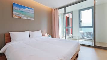 Deluxe Ocean | Premium bedding, free WiFi, bed sheets