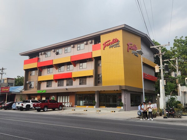 A multi-story building with a prominent yellow and red facade, featuring the 'Travellite Express Hotel' sign. - TRAVELITE EXPRESS HOTEL LA UNION (San Fernando)