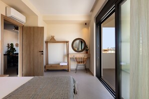 2 bedrooms, in-room safe, desk, iron/ironing board