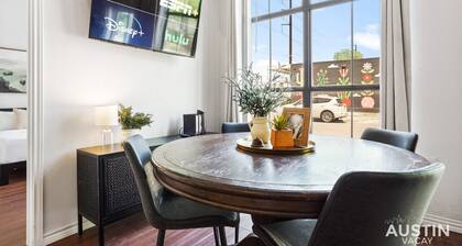 Stylish North Lamar Gem for a Group + Free Parking
