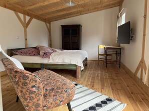 1 bedroom, desk, WiFi, bed sheets