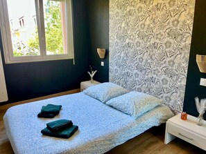 1 slaapkamer, een strijkplank/strijkijzer, reisbedje, wifi