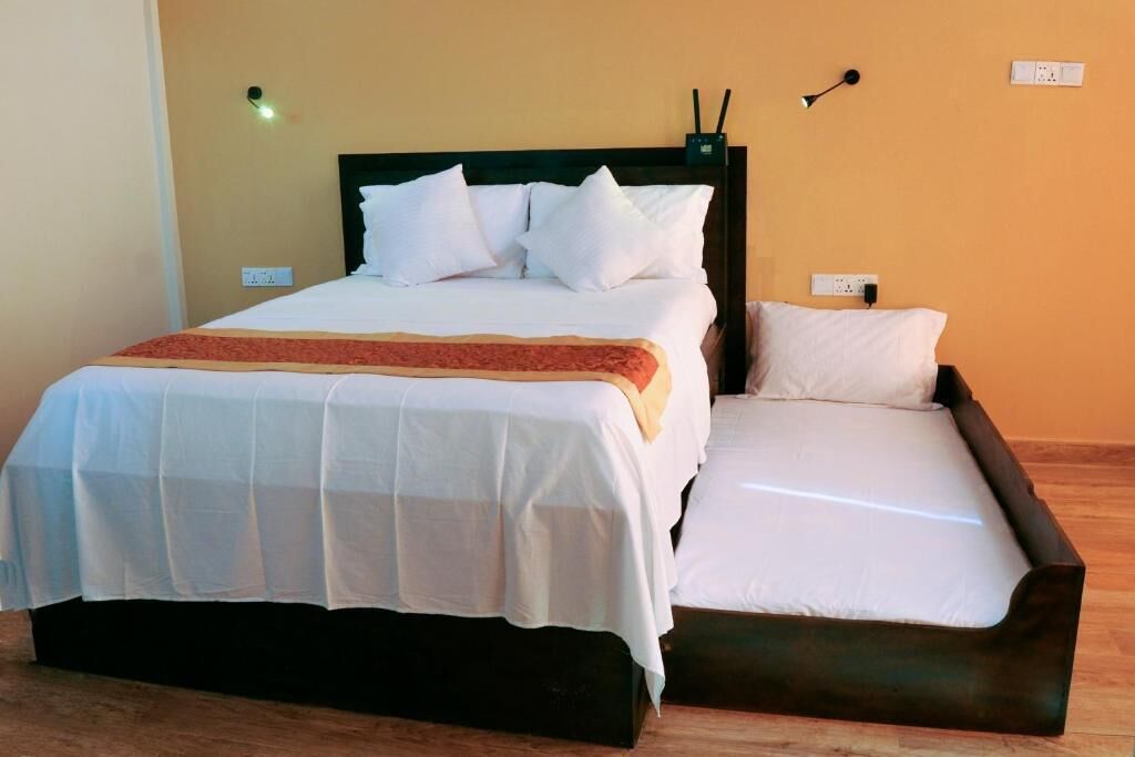 Select Comfort-madrasser, minibar, individuell inredning och skrivbord