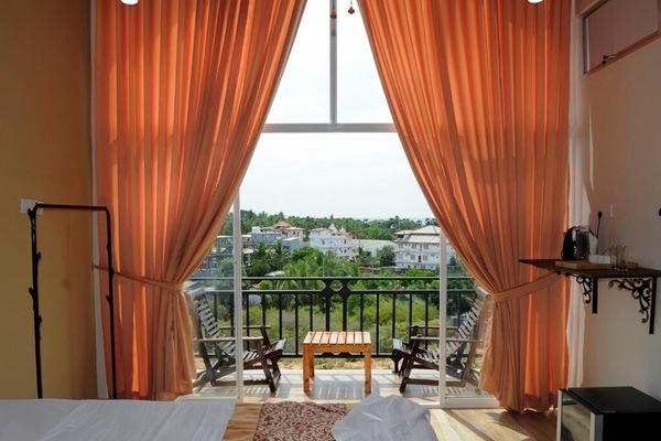 Deluxe Triple Room, Multiple Beds, Private Bathroom, Mountain View | Living area