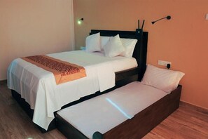 Chambre Triple Supérieure, 1 chambre, balcon, vue ville