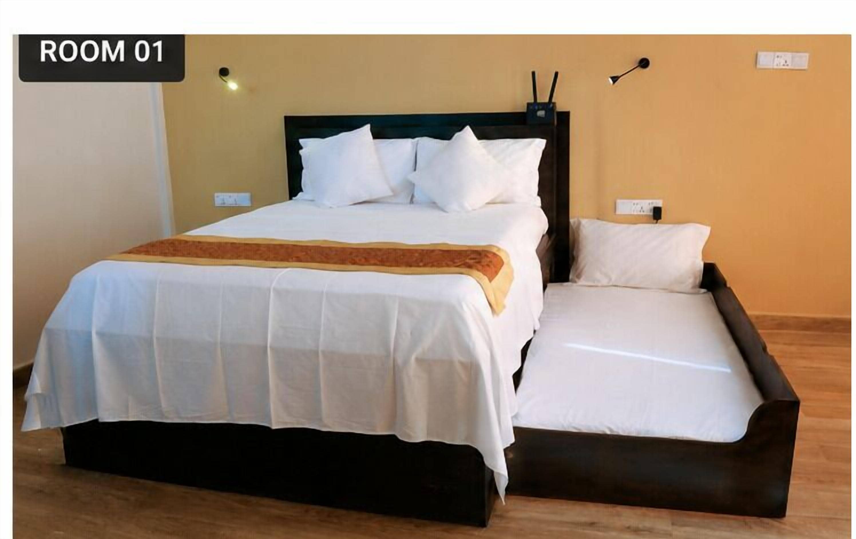 Deluxe Triple Room, Multiple Beds, Balcony, Mountain View | Living area