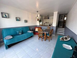 TV - Lovely flat with pool and mountain views AV 28 (Rosas / Roses)