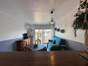 TV - Lovely flat with pool and mountain views AV 28 (Rosas / Roses)