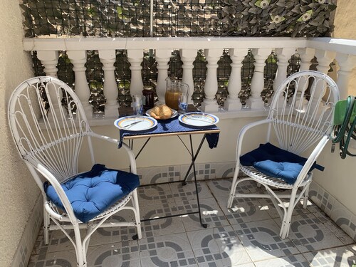 Dog welcome at this cosy home near to beach shops bars and restaurants and park.