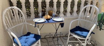 Dog welcome at this cosy home near to beach shops bars and restaurants and park.