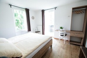 Individually decorated, individually furnished, desk, free WiFi - Hiša Poljana (Prevalje)