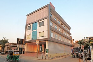 Front of property - Hotel Fortune Stay (Ghaziabad)