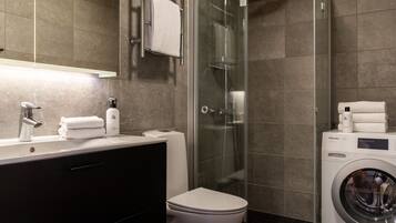 Apartment | Bathroom | Shower, hair dryer, towels, soap
