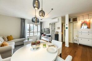 Living area - Boutique 1BR Apt with parking (Tel Aviv)