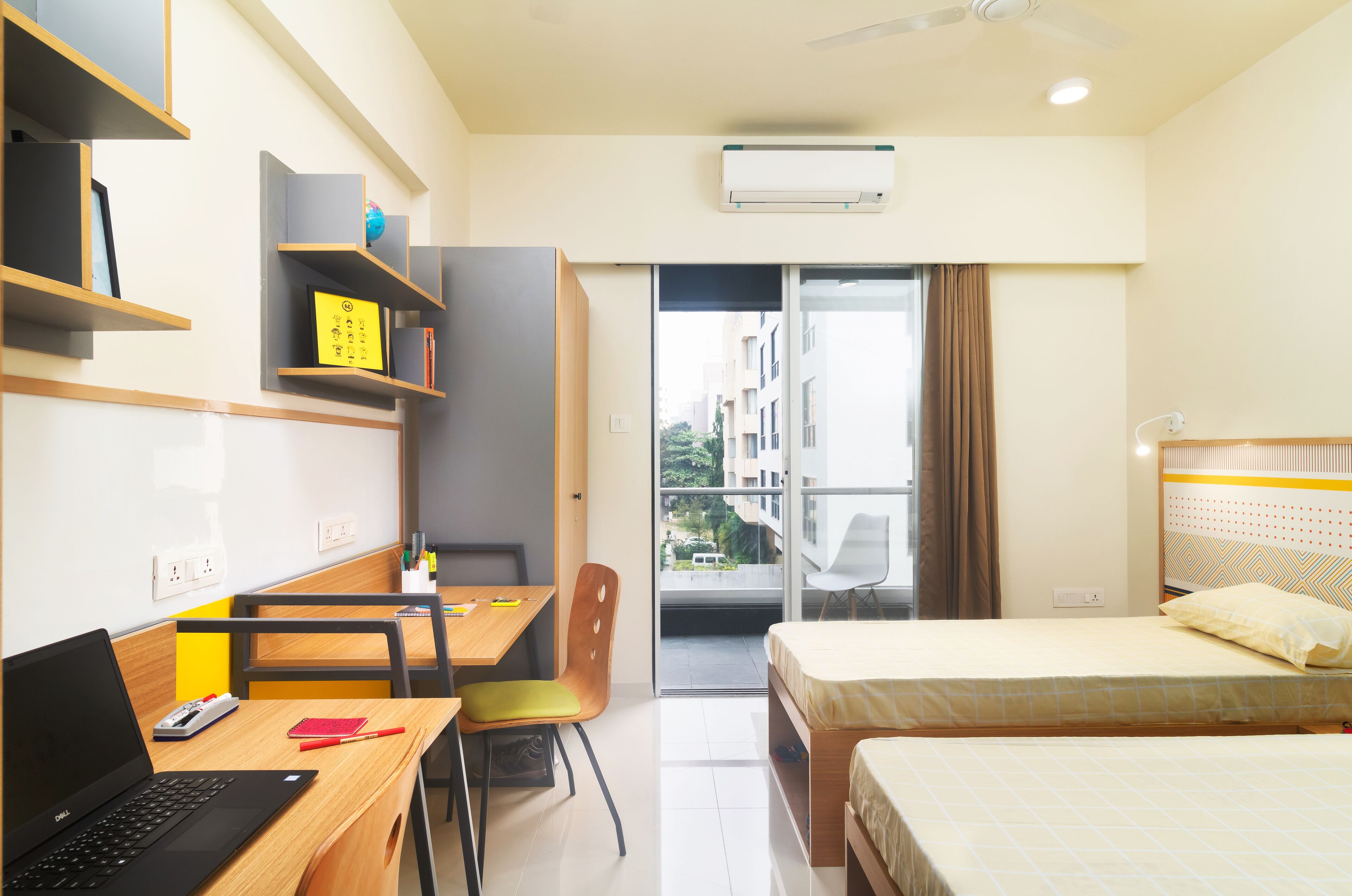 共用宿舍 | 書桌、筆電工作空間、免費無線上網、床單