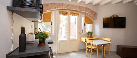 Economy Apartment | Living area