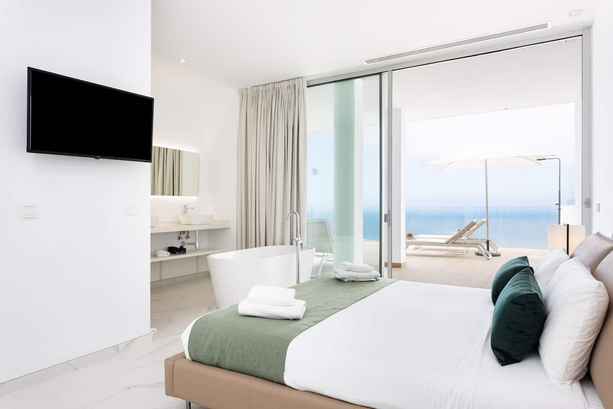 Suite, 3 habitaciones, piscina privada (B5.1) | Ropa de cama de alta calidad y edredones de plumas