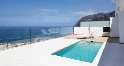 Crystal I Luxury Apartments