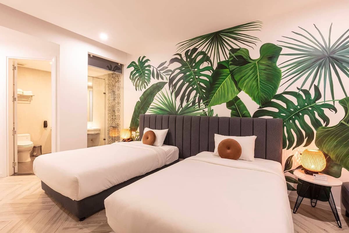 Classic Twin Room | 1 bedroom, free minibar items, soundproofing, iron/ironing board