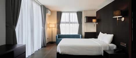 Signature Suite | Free minibar items, free WiFi, bed sheets