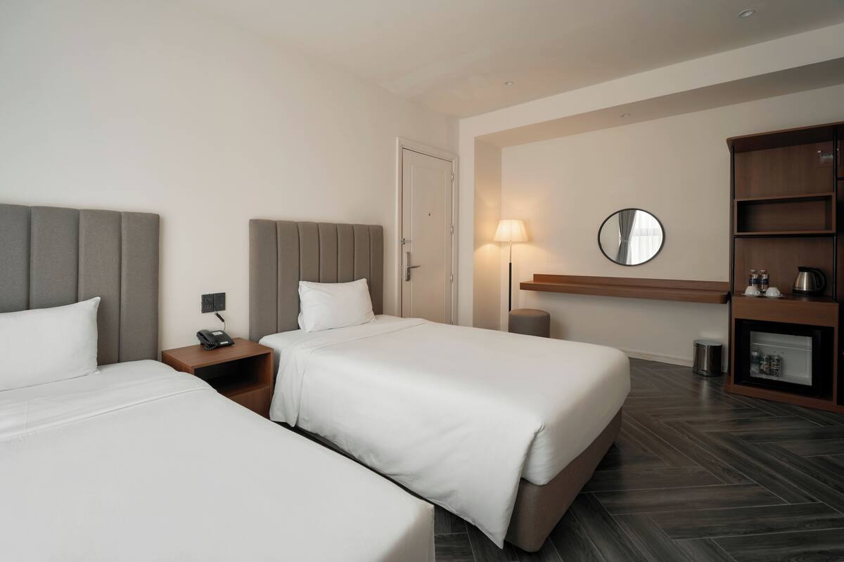 Chambre Classique avec lits jumeaux | Mini-bar avec articles gratuits, Wi-Fi gratuit, draps fournis