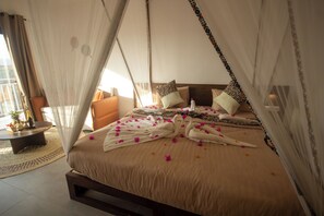 Bungalow Comfort | 1 kamar tidur, brankas, meja kerja, dan seprai linen