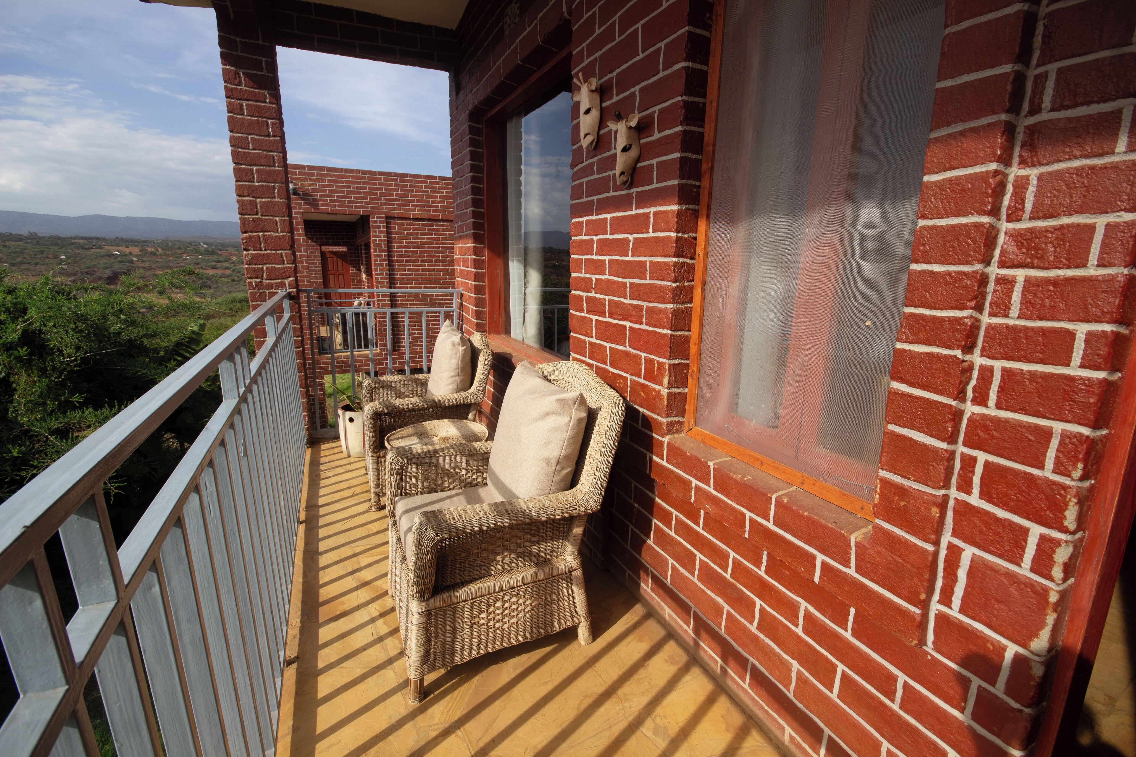 Bungalow tiện nghi đơn giản | Hiên