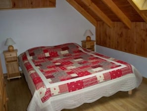 2 chambres, fer et planche à repasser, lit parapluie, Wi-Fi gratuit