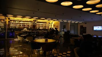 酒吧(店内)