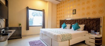 Hotel Chotiwala – 10 Mins from Kashi Vishwanath Temple