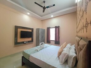 Executive Room | 1 bedroom, soundproofing, free WiFi, wheelchair access